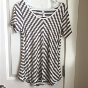 Lularoe Classic Tee. NWOT. Small